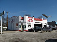USA - Braidwood IL - Former 1939 Gas Station (8 Apr 2009)